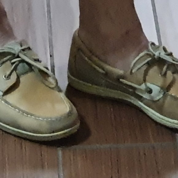 Shoes - Picture 3 of 6